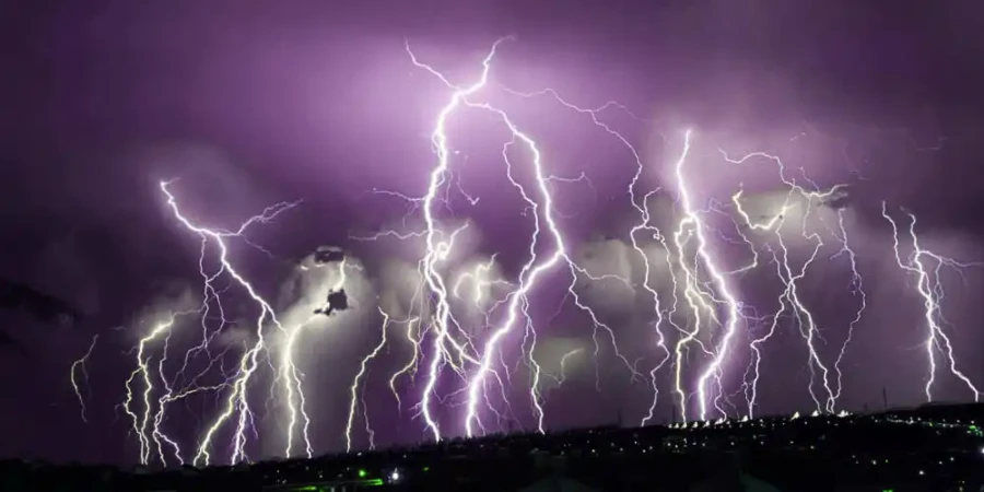Lightning Storm Esm W900