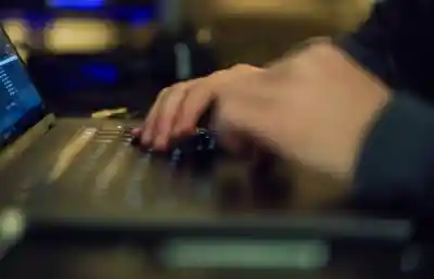 Server Admin Hands Only Working At A Terminal Esm W400