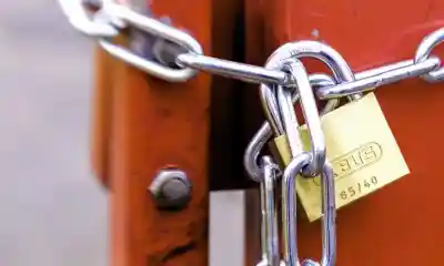 Lockdown 5003713 1920 Cropped Esm H240