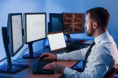 Cybersecurity Analyst Multiple Screens Esm W400