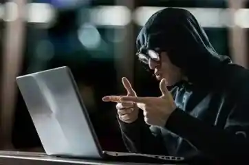 Hacker Shutterstock Esm H240