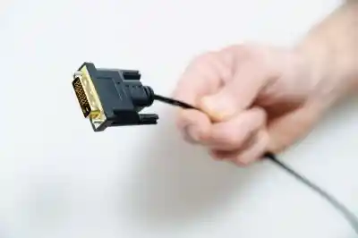 Man Holding Cable Plug Esm W400